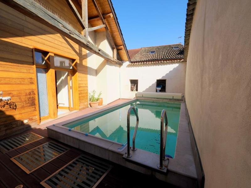 Maison - 344 m² - 15 pièces