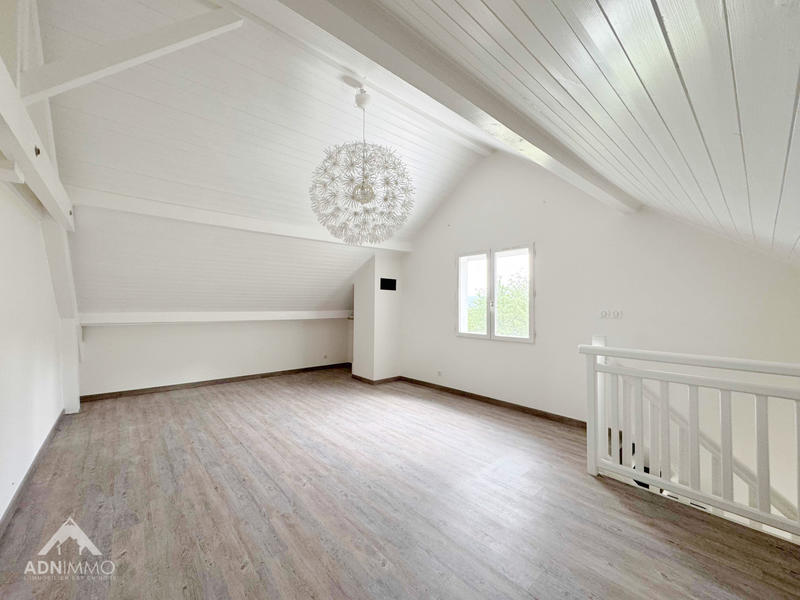 Maison - 204 m² - 5 pièces