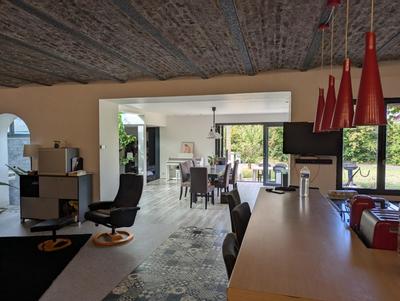 Maison - 260 m² - 10 pièces
