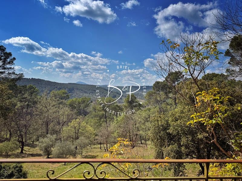 Maison - 301 m² - 13 pièces