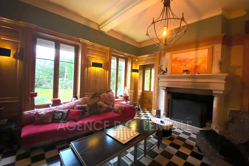 Maison - 326 m² - 12 pièces