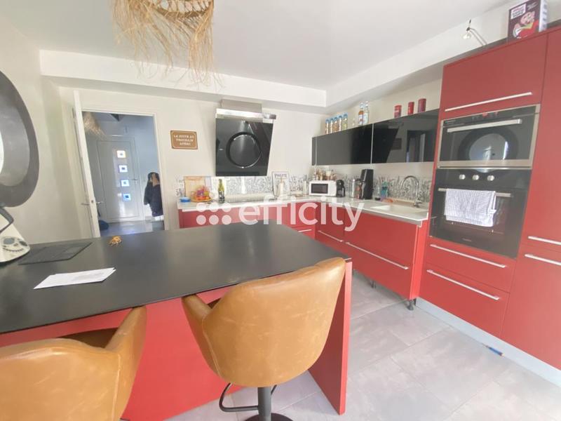 Maison - 180 m² - 8 pièces