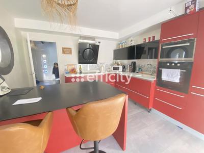 Maison - 180 m² - 8 pièces