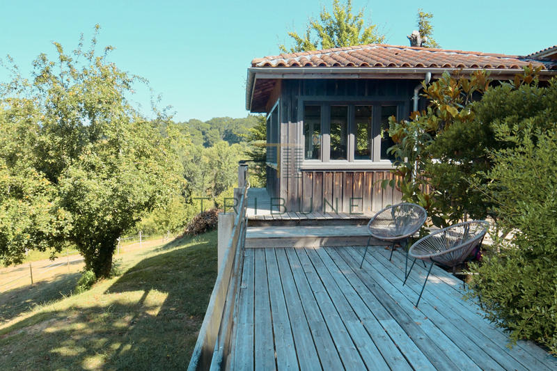 Maison - 330 m² - 13 pièces