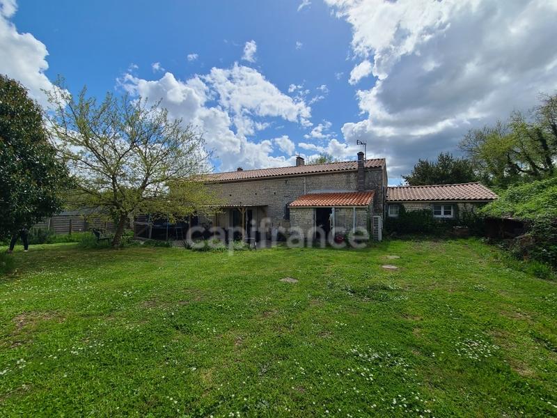 Maison - 244 m² - 8 pièces