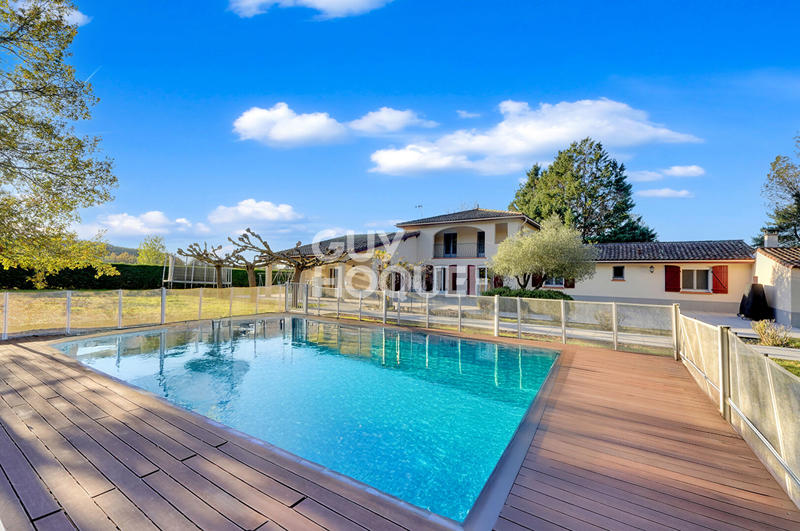 Maison - 221 m² - 7 pièces