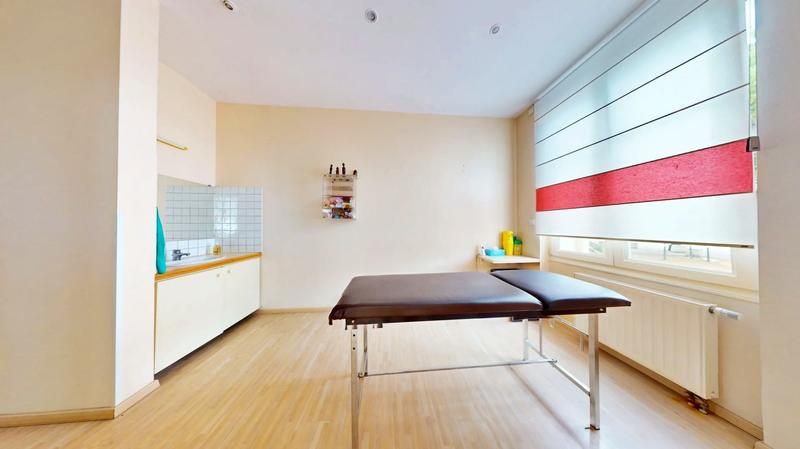 Local d'activités - 141 m² - 5 pièces