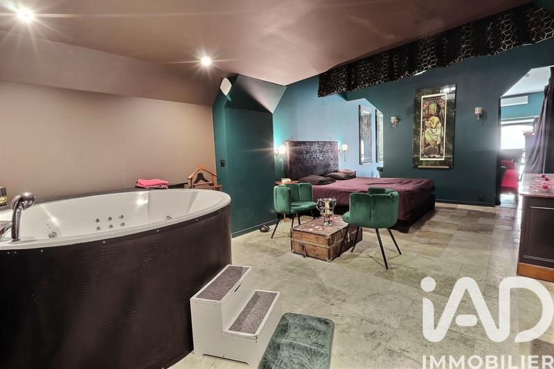 Maison - 252 m² - 8 pièces