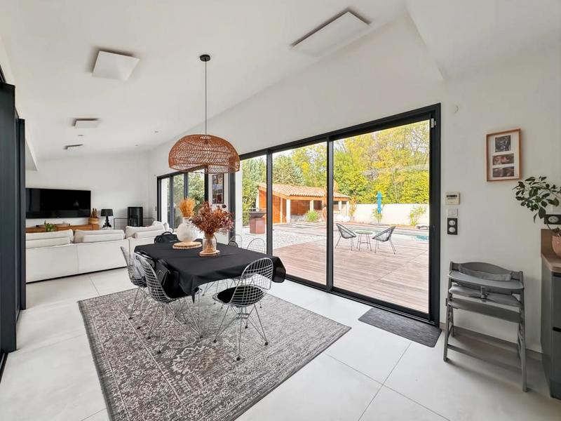 Maison - 236 m² - 7 pièces