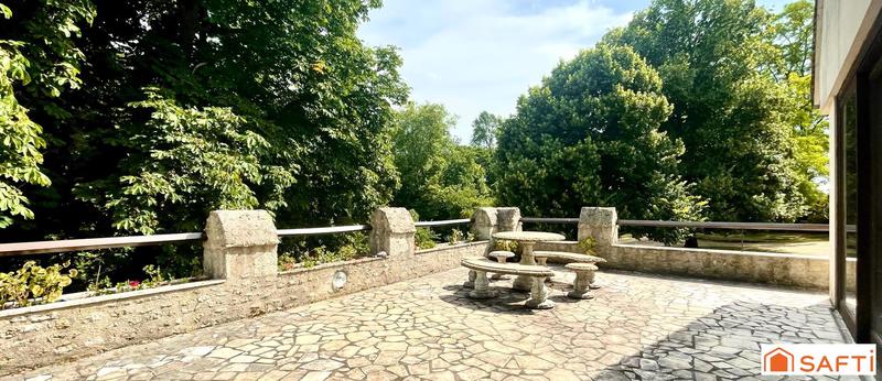 Maison - 204 m² - 8 pièces