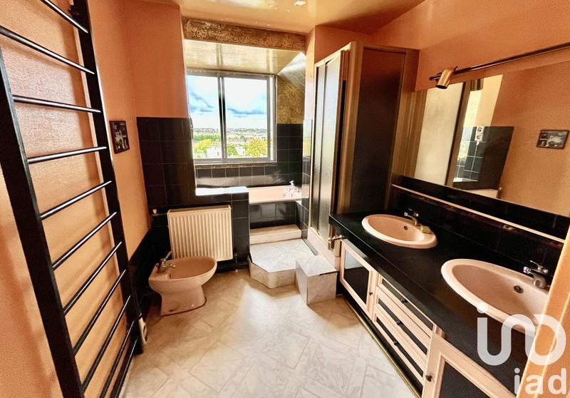 Appartement - 99 m² - 4 pièces