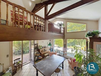 Maison contemporaine - 240 m² - 10 pièces