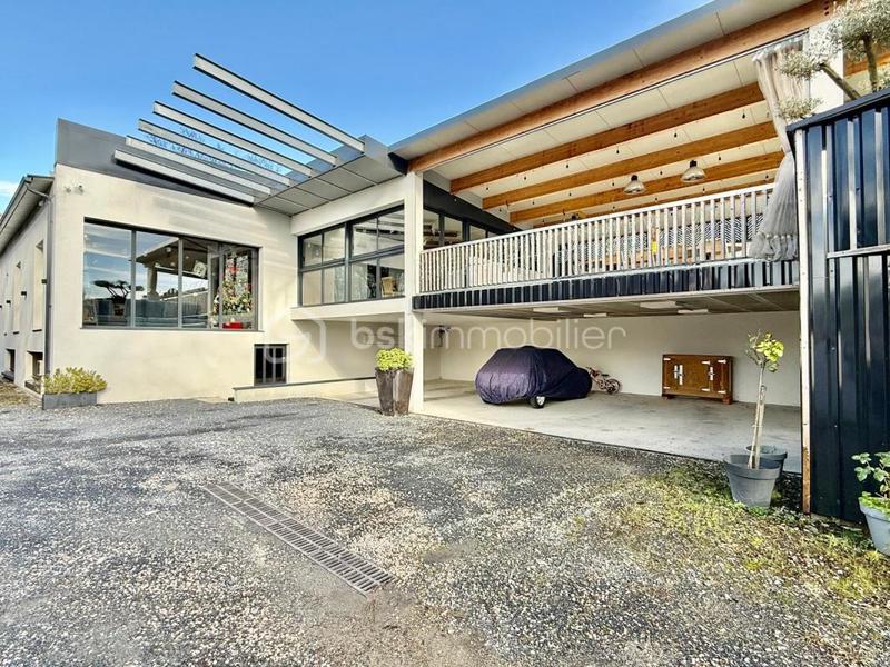 Propriété - 293 m² - 6 pièces