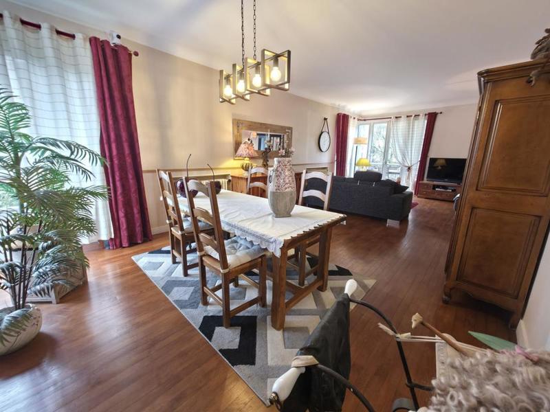 Maison - 280 m² - 9 pièces