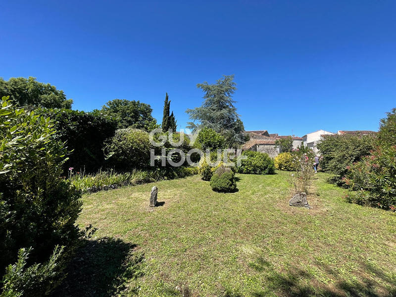 Maison - 235 m² - 10 pièces