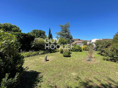 Maison - 235 m² - 10 pièces