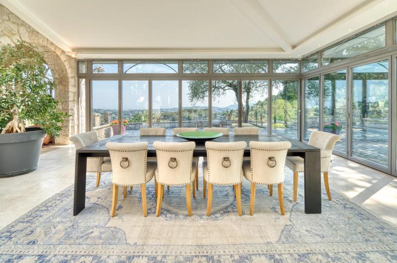 Villa - 1 200 m² - 16 pièces