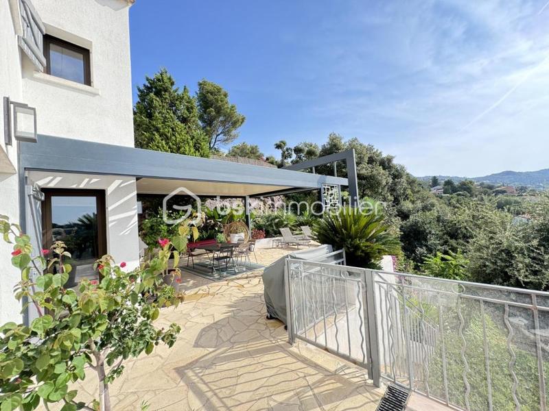 Villa - 260 m² - 8 pièces