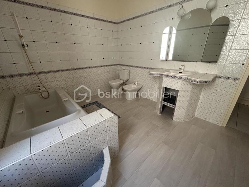 Maison - 255 m² - 10 pièces