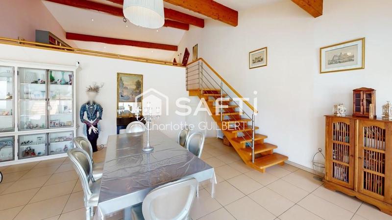 Maison - 254 m² - 5 pièces