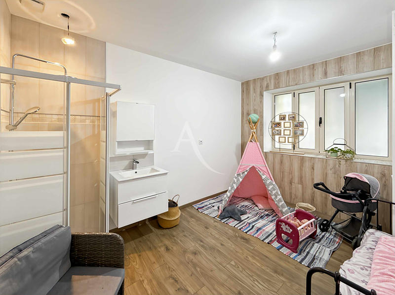 Maison - 211 m² - 8 pièces