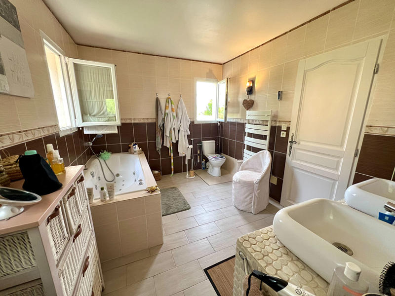 Maison - 280 m² - 10 pièces