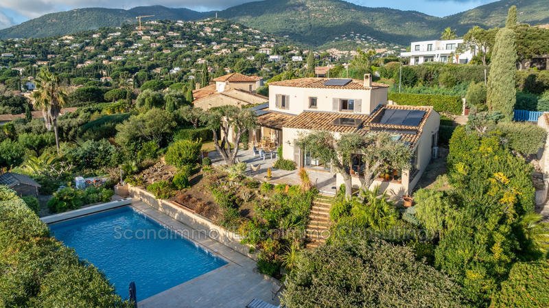 Maison - 180 m² - 5 pièces