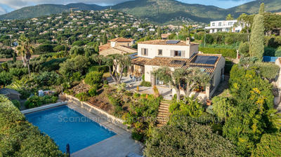 Maison - 180 m² - 5 pièces