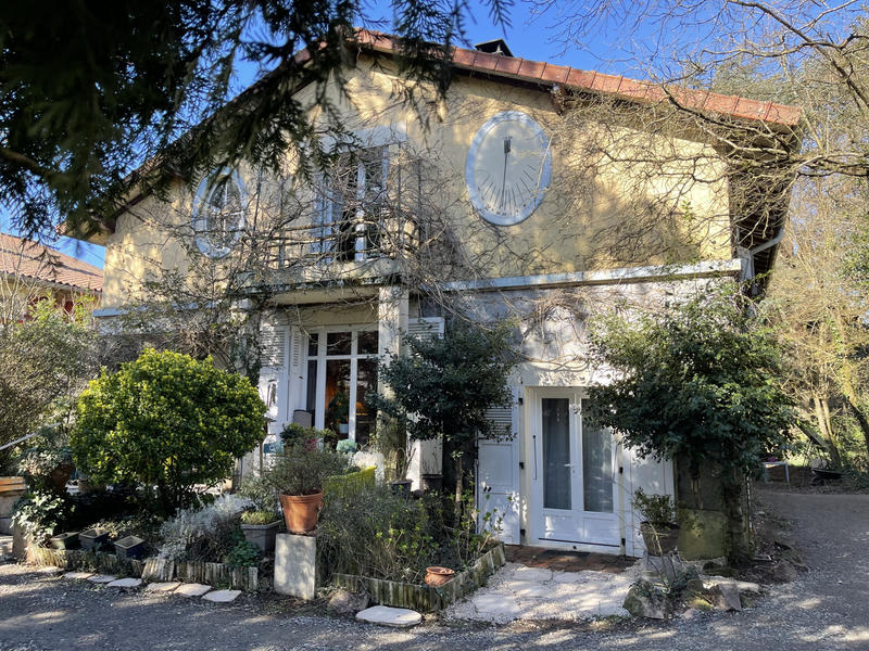 Maison - 198 m² - 9 pièces