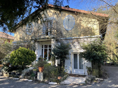 Maison - 198 m² - 9 pièces