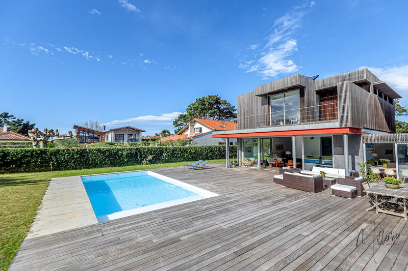 Maison - 290 m² - 6 pièces