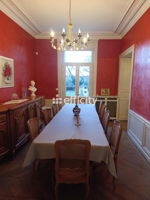 Maison - 274 m² - 10 pièces