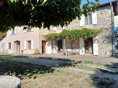 Propriété - 170 m² - 7 pièces