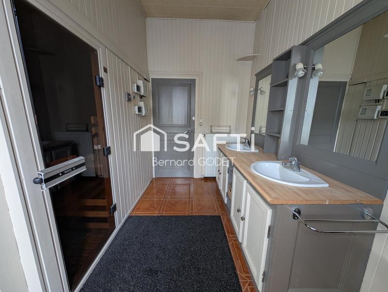 Maison - 374 m² - 14 pièces