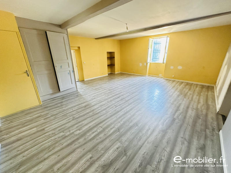 Maison - 261 m² - 9 pièces