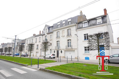 Maison - 320 m² - 13 pièces