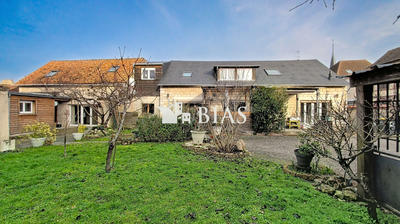 Maison - 280 m² - 10 pièces