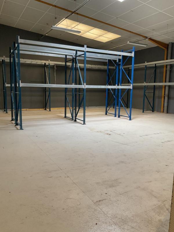 Entrepôt - 750 m²