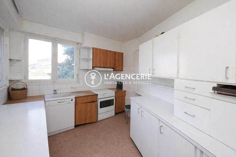 Maison - 310 m² - 8 pièces