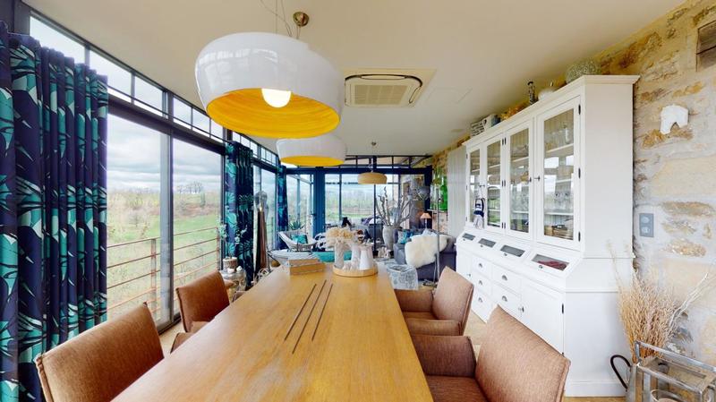 Maison - 1 290 m² - 25 pièces