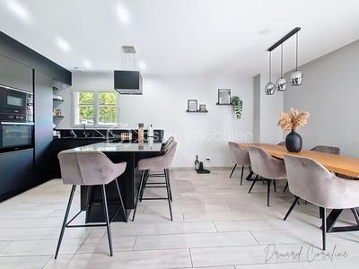 Maison - 102 m² - 4 pièces