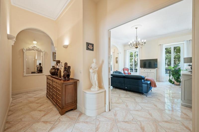 Appartement - 140 m² - 5 pièces