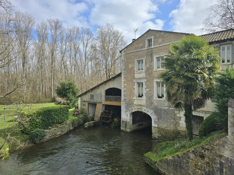 Maison ancienne - 220 m² - 7 pièces