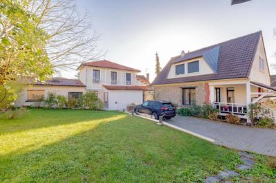 Maison - 206 m² - 6 pièces