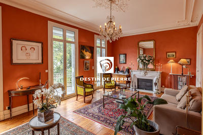 Maison - 240 m² - 8 pièces