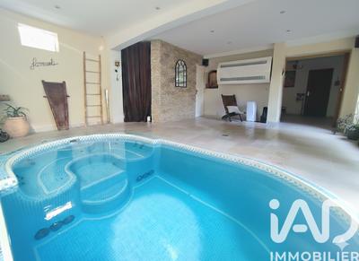 Maison - 230 m² - 7 pièces