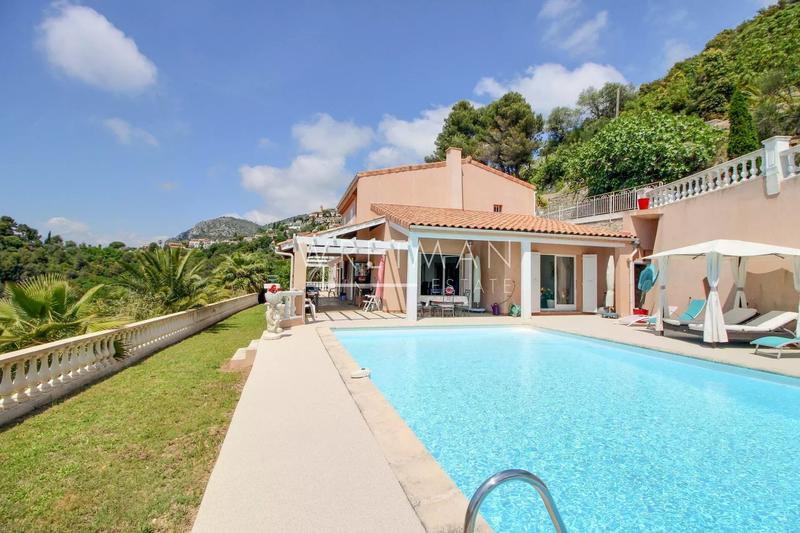 Maison - 256 m² - 8 pièces