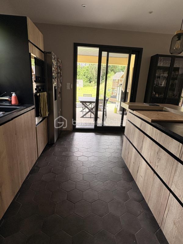 Pavillon - 180 m² - 8 pièces