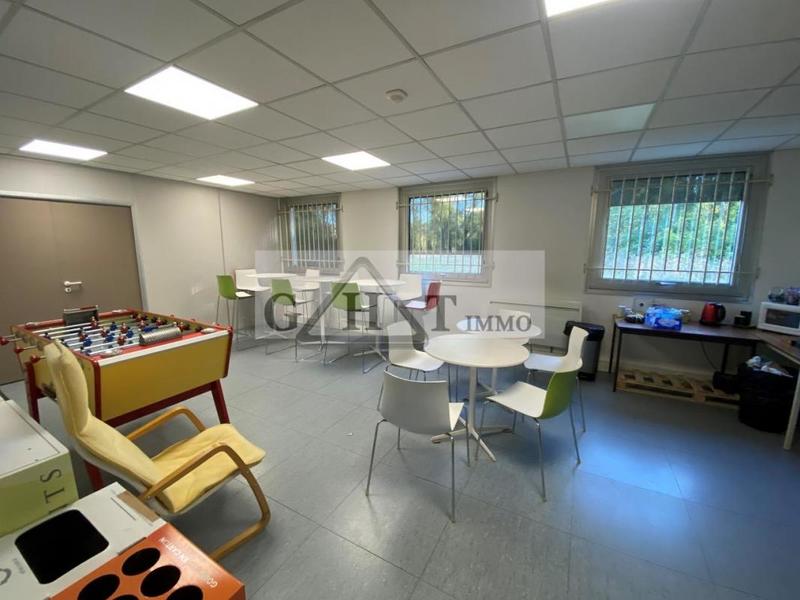 Entrepôt - 1 500 m²