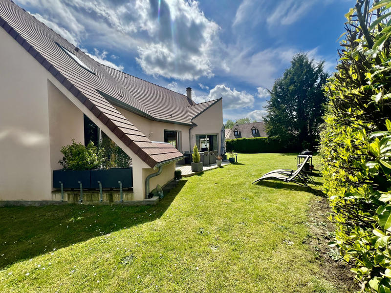 Maison - 221 m² - 8 pièces